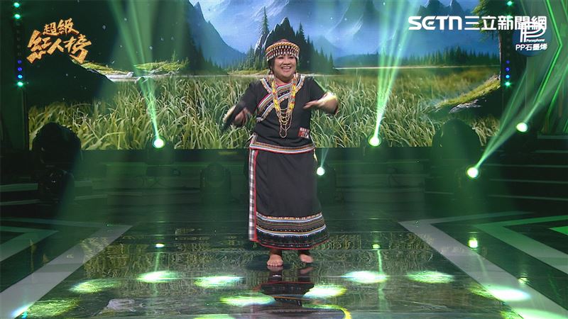 《紅人榜》青春組江雲梅首穿族服登台嗨唱　詹雅雯直呼「太棒了！」