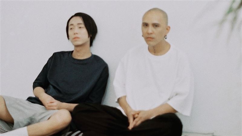 搖滾憤青轉大人！樂團「倒車入庫」新專輯笑看世事　預告10月開專場