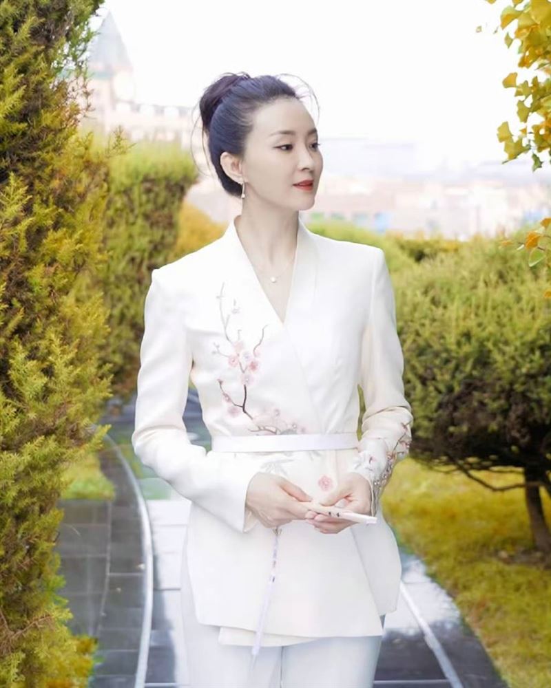 豪門夢碎！51歲女星「尪爆被法院限制消費」積極復出遭疑補錢坑