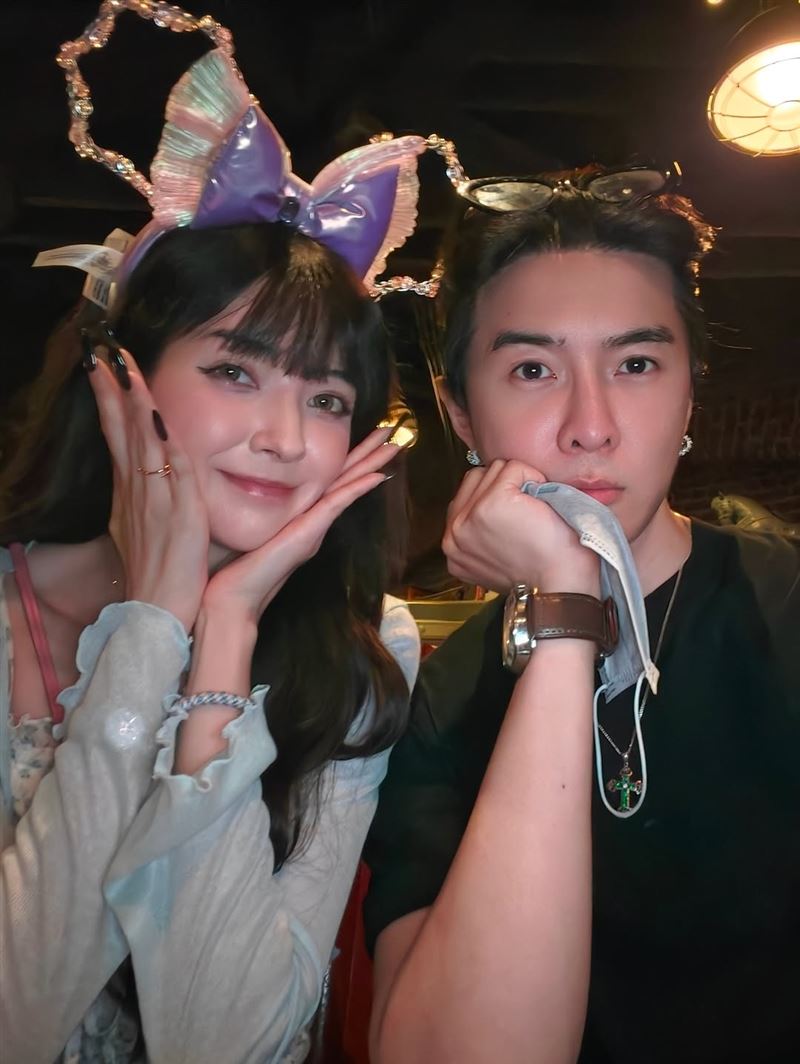 唐禹哲一家三口罕同框！4歲帥兒真面目不藏了　網讚：高顏值一家人