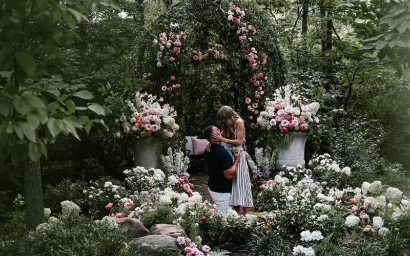 泰勒絲宣布與球星男友訂婚！求婚現場照曝　甜曬6000萬超大鑽戒