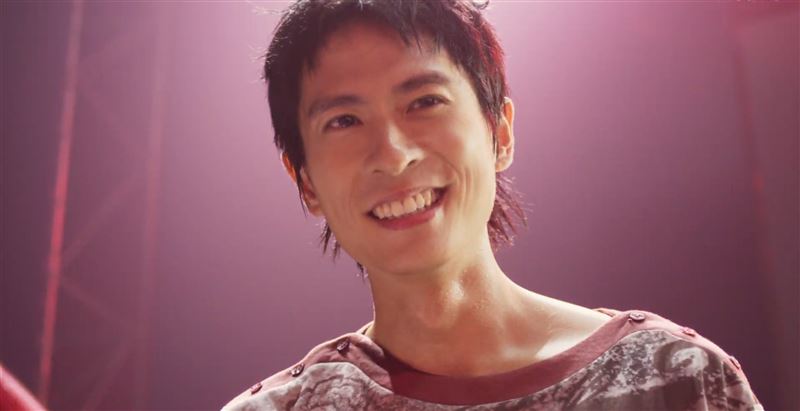 石知田離開台灣合作大咖男星 挑戰超高難度動作!爆出「超清晰」腹肌