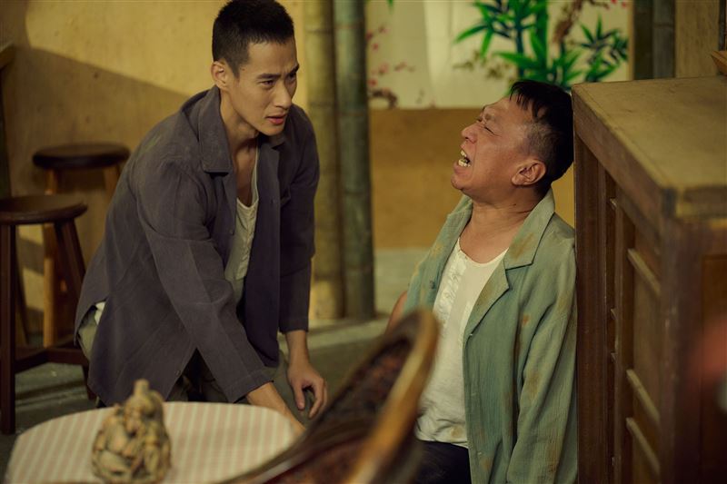 養父病危！台8男星崩潰哭到眼睛睜不開　哀怨「太狠了」：好難熬的一天