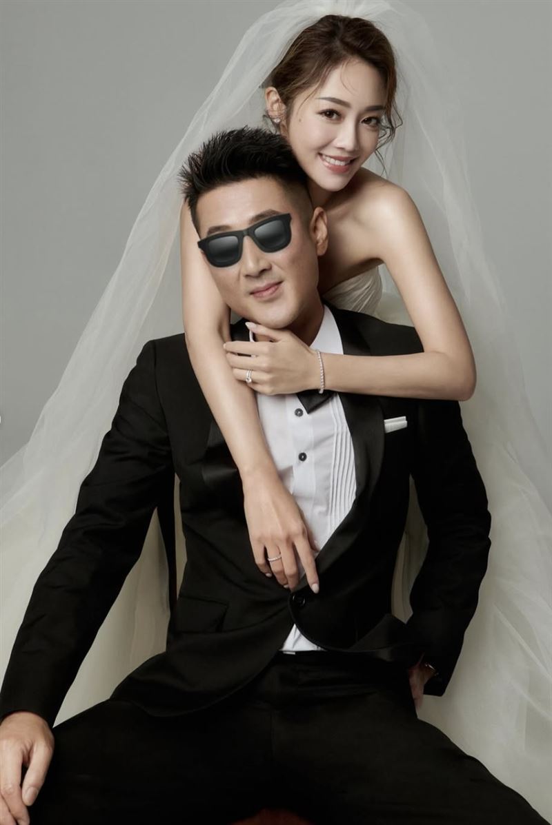 不遮了！林千又博士尪「難得摘墨鏡」　她曬婚紗照感慨：終於幸福了