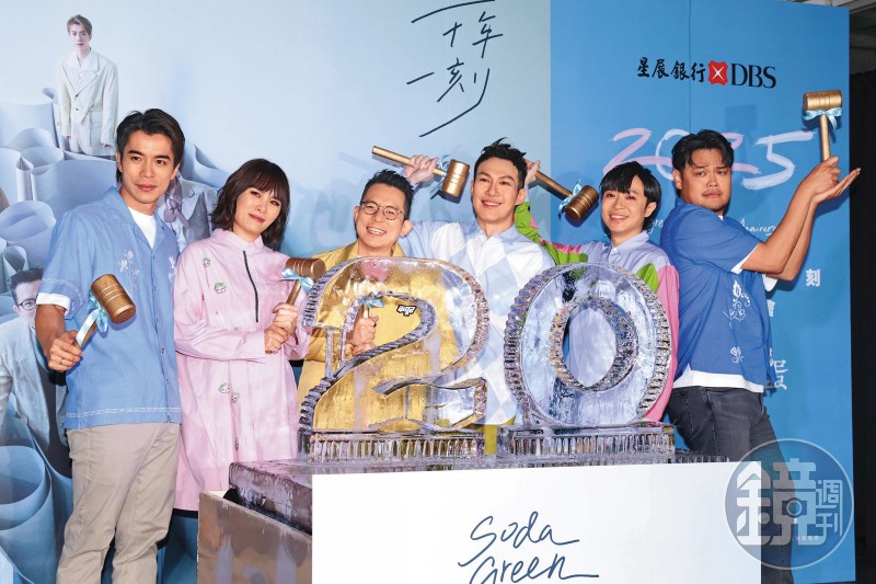 登台遭痛斥「你以為你是誰」　青峰演唱會前淚崩半小時