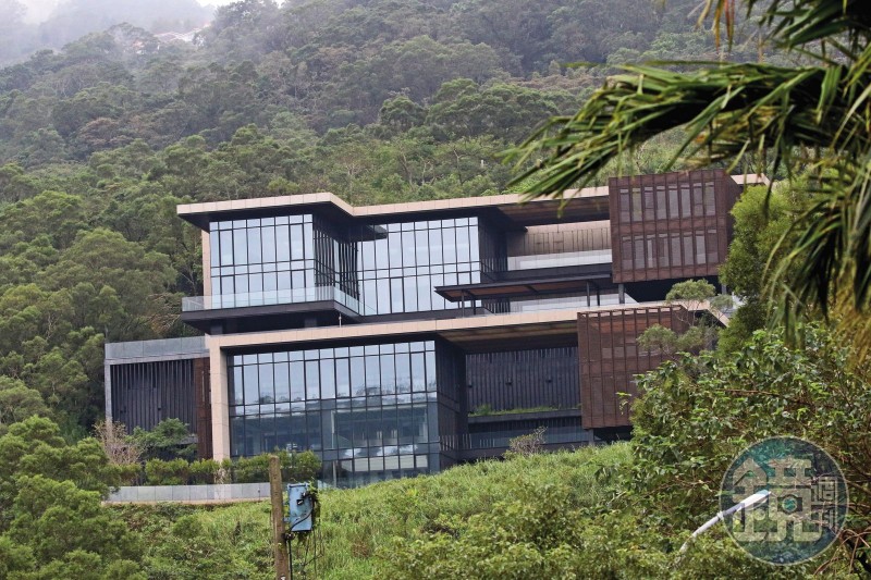 阿妹無限期停工2／張惠妹孝親砸200萬慶生　1.2億元買下「像台東的家」