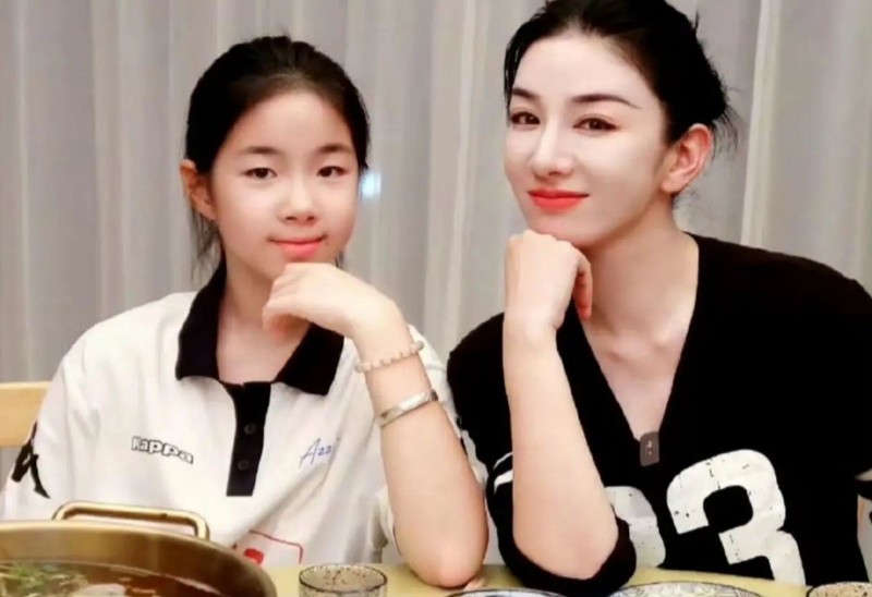 黃奕12歲女兒掀罵戰！「英雄子女隱姓埋名、毒販子女享聚光燈」網議論