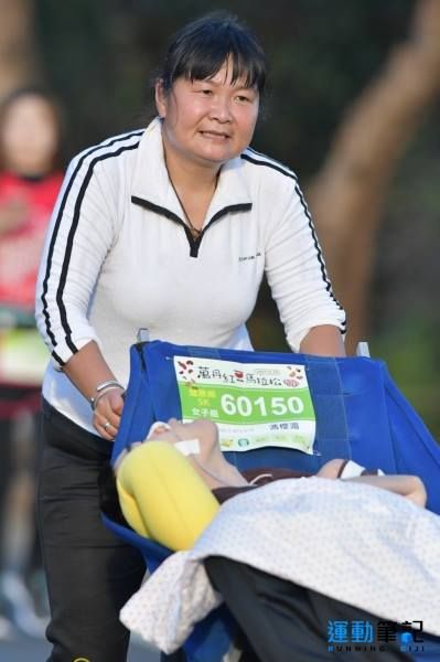 推著跑馬拉松！腦麻兒小比「洗澡沒生命跡象」搶救　媽淚：去當小天使了