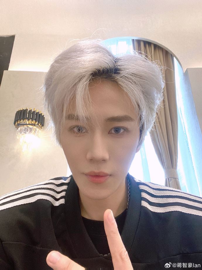 29歲男星罹肺癌末期「癌細胞轉移腦昏迷」　消失一年露面曝近況