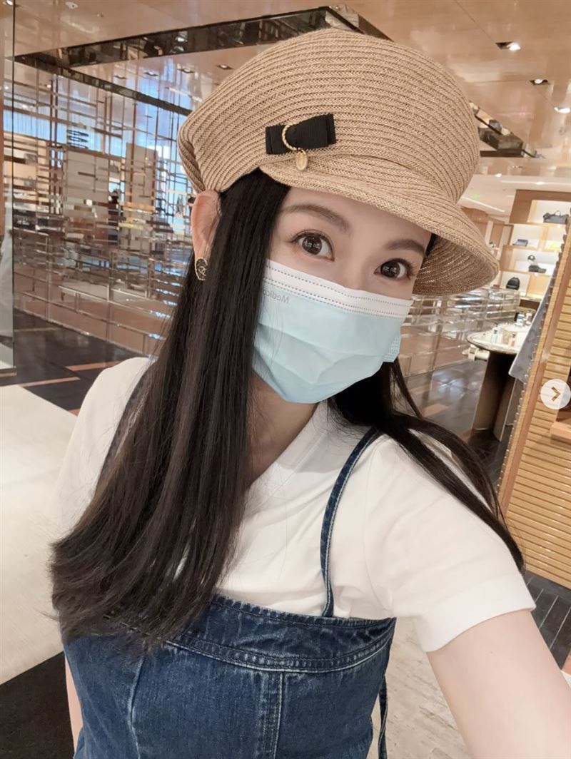 愷樂42歲慶生不藏了！罕曬無罩高清自拍　驚人美貌曝光