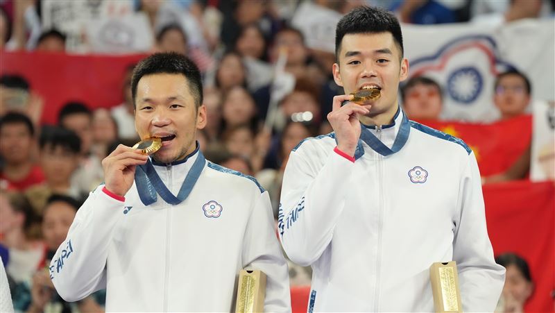 貴賓室看影片「聲音炸裂」！王齊麟提醒反被嗆：憑什麼要我小聲？