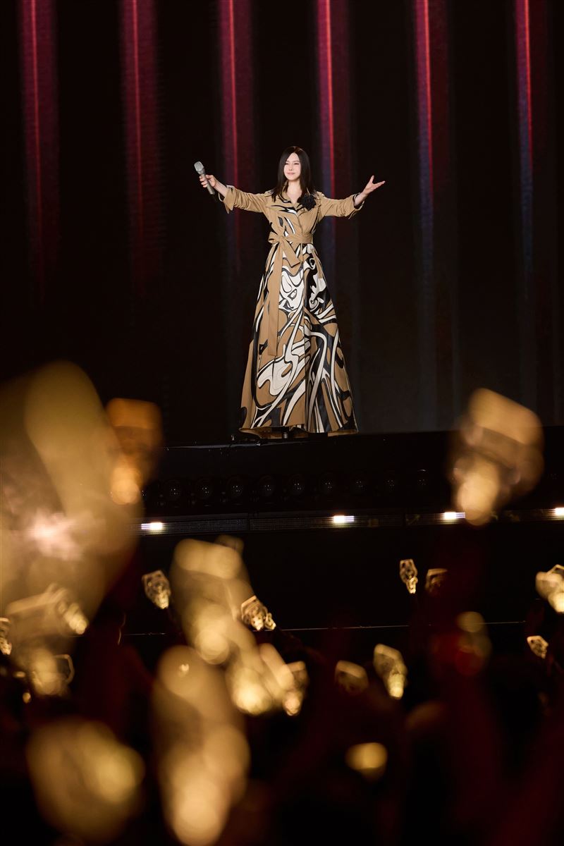 江蕙哭到唱不下去！演唱會最終場太揪心　淚崩喊：後會有期