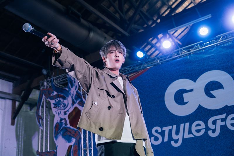 「香港頂流」出道7年來台首度開唱上百粉擠爆！陳柏霖奇想策展驚豔全場