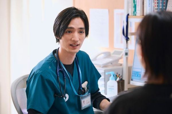 演出作品還在播！26歲男星「驚爆染毒」被抓　警方清晨突衝住家搜索