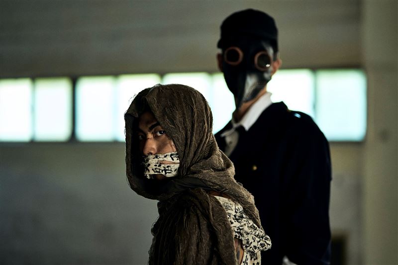 嘻哈男星悲慘童年！父母搶饅頭「連塑膠袋都啃」震撼場面曝光