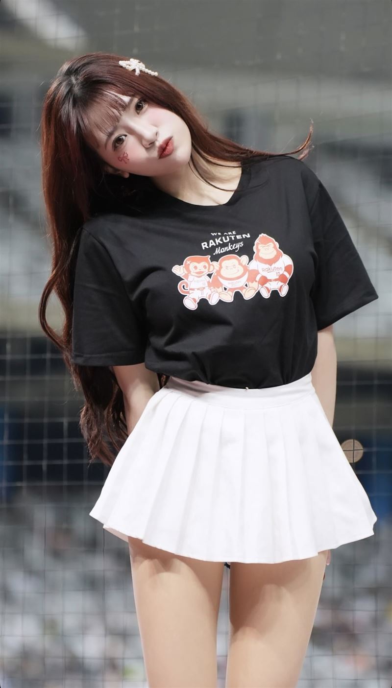 中職／樂天女孩熊霓抓包「球迷輕浮偷看底裙」！氣炸轟：什麼心態？