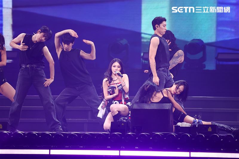 直擊／請夏登小巨蛋！自嘲：怕沒人認識我　驚見「10年前手燈」差點哭了