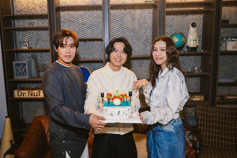 哈瓜逼哭告五人！演唱會獻「史詩級驚喜」壽星哲謙感性致謝