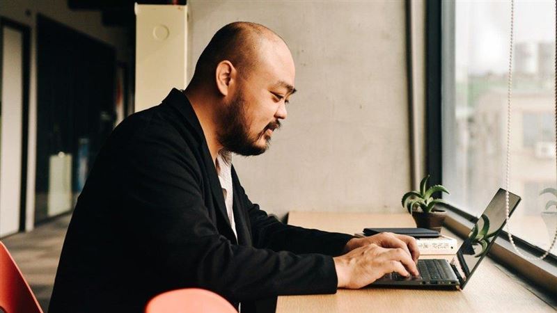 《鬼才之道》已婚編劇爆性騷！蔡坤霖深夜發聲　被斷章取義「行事坦蕩」