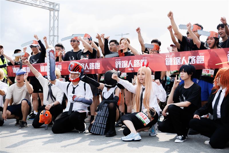 上千粉絲化身惡魔獵人!大佳河濱公園「戴鏈鋸人頭套」路跑 場面超壯觀
