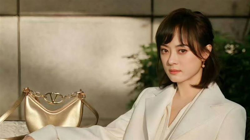 孫儷收編流浪狗取名「九菜」2原因曝 網一看狗長相歪樓喊「撞臉鄧超」