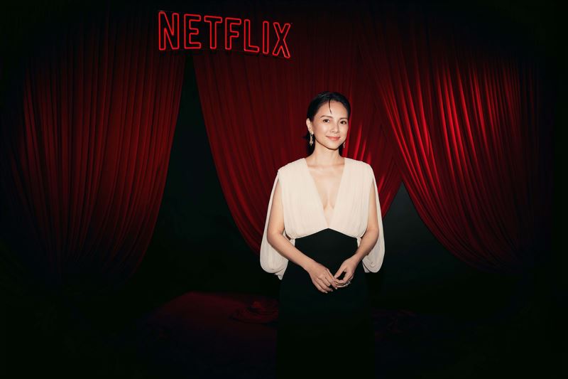 李心潔性感開深V美炸 見證師父張艾嘉釜山奪獎!感動喊:差點哭出來