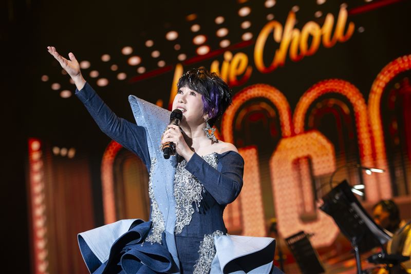 周思潔開唱美成這樣！65歲拒醫美超凍齡　自爆「3套衣服穿不下」