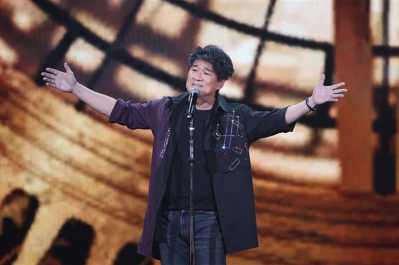 周華健演唱會「第1首就出事」！台下狂比X…他道歉：再來一次