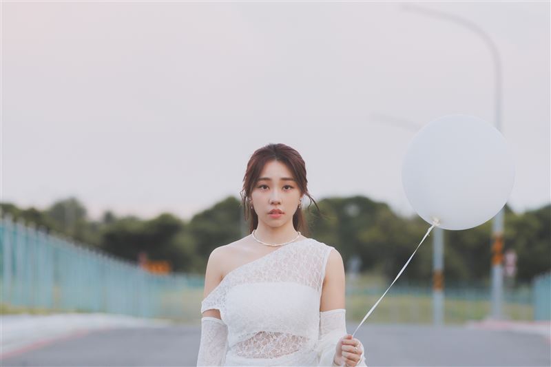 艾薇哭到抽搐！摯愛離世「被隱瞞噩耗」崩潰喊：沒見到最後一面