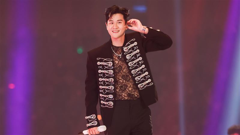 周興哲演唱會出意外!全場緊急暫停8分鐘 第一時間先道歉Sorry guys