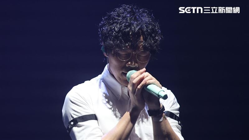 盧廣仲唱到一半!當場表演開嗓方式 首度挑戰不拿吉他演出