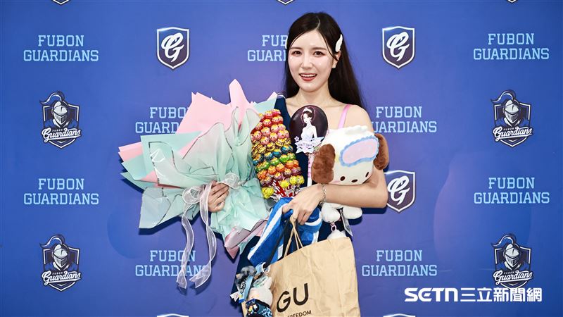 韓籍啦啦隊女神南珉貞本年度「最後一舞」細心暖舉團隊全感動了