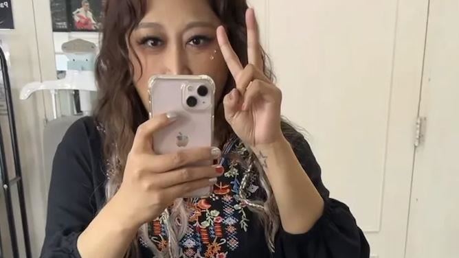 家家「不用感謝」被罵翻!吃葡萄開心比YA 演唱會照常開唱