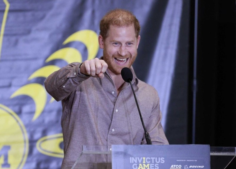 哈利王子吸毒照入境美國？疑靠「無敵星星」護身　川普政府千頁黑檔曝光