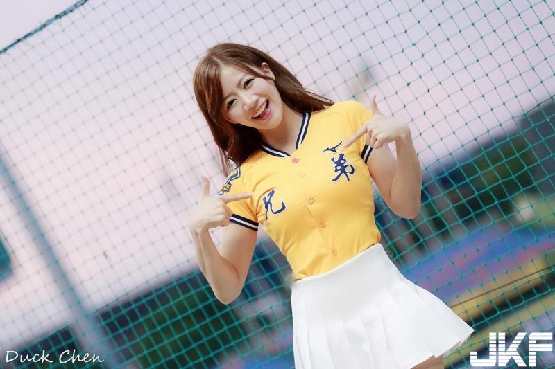 好晃！中信「甜美系御姐」廖小安乳搖激凸超亮眼　網樂歪：兄弟是三小，我只挺「胸弟」