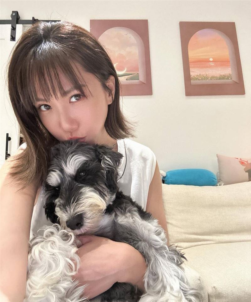 崩潰!大牙客廳驚見「黑色蠕動異形」嚇到爆粗口:為什麼會在我家?