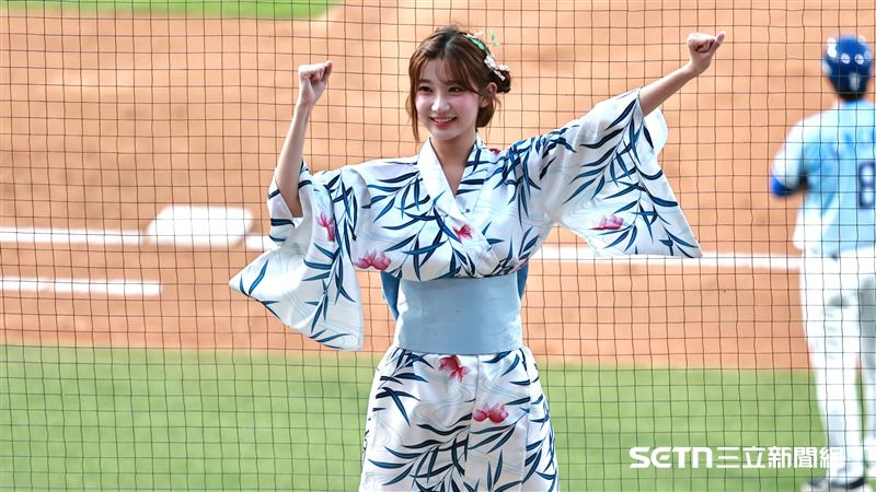 李珠珢寫真出包!才1舉動惹怒粉「簽書會又取消」網怒喊:太扯了