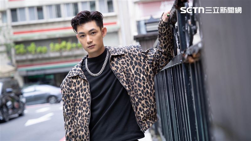 獨家/金曲男星負債20萬!轉行KTV當服務生 半年賺超多翻身還清債務