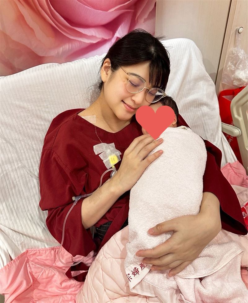 恭喜八點檔女星生了！嗨曬「一家三口」甜喊：地表最強小四