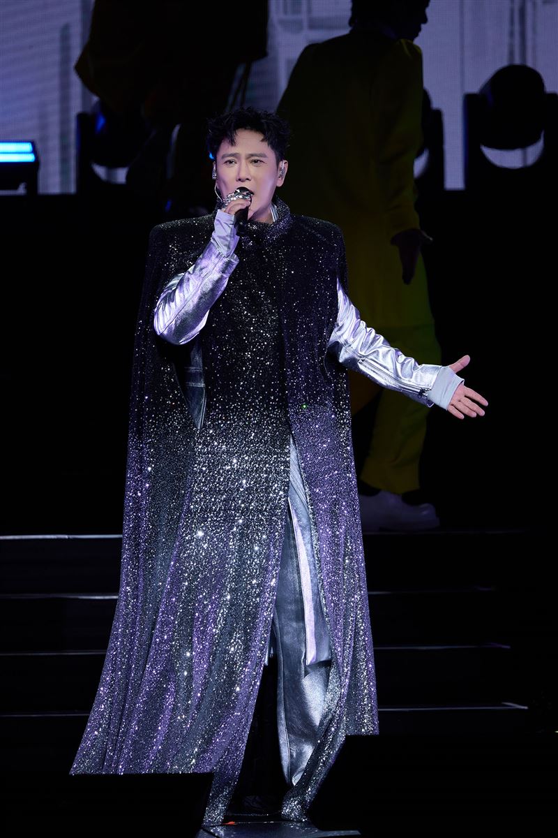 張信哲唱進世界最高殿堂！金獎女星抗癌成功　現身朝聖近況曝光