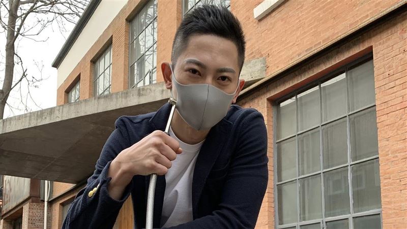 才罵黃國昌垃圾!主播王顯瑜「誤踩中國領土」 脫稿喊:此生不當中國人