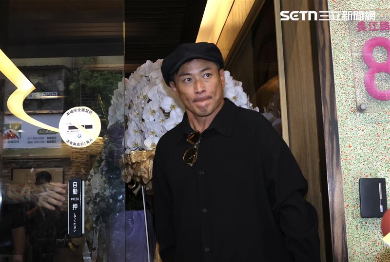 直擊／江宏恩現身靈堂！淚曝顏正國「浪子回頭」心境：他只想彌補家人