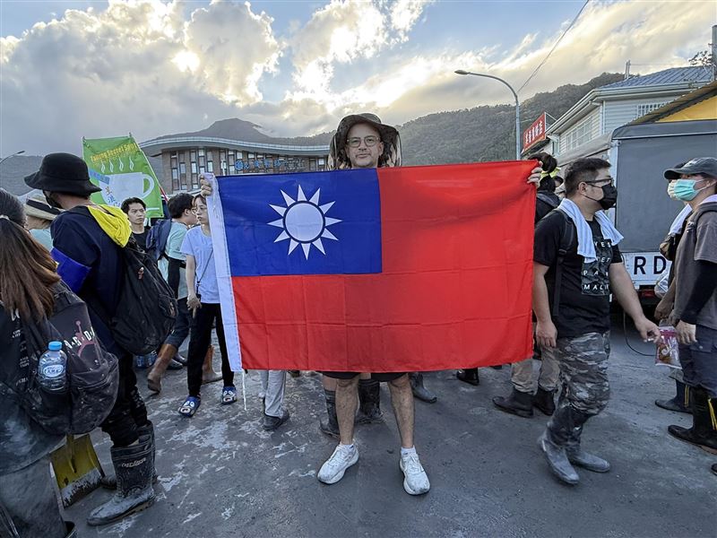 高鐵寧靜車廂爭議！吳鳳爆「帶女兒搭車被路人罵」　盼增親子友善車廂