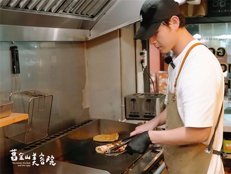 才剛結婚!男神現身早餐店「打工煎蛋餅」畫面流出 自爆是香菜狂魔