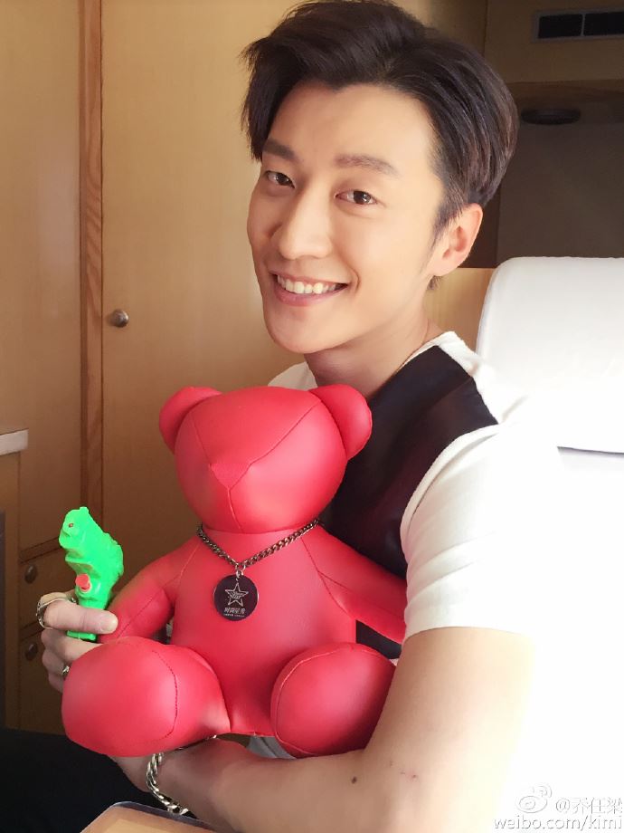 喬任梁38歲冥誕！父母淚喊：沒當夠你爸媽　粉絲苦守9年墓園成粉紅花海