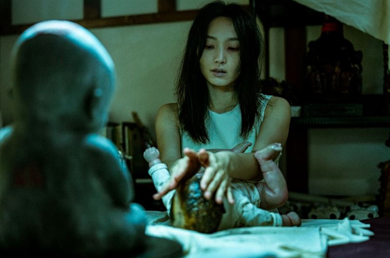 《泥娃娃》嚇破觀眾!蔡思韵中邪「生吞內臟」 恐怖孕婦下腰片段超毛