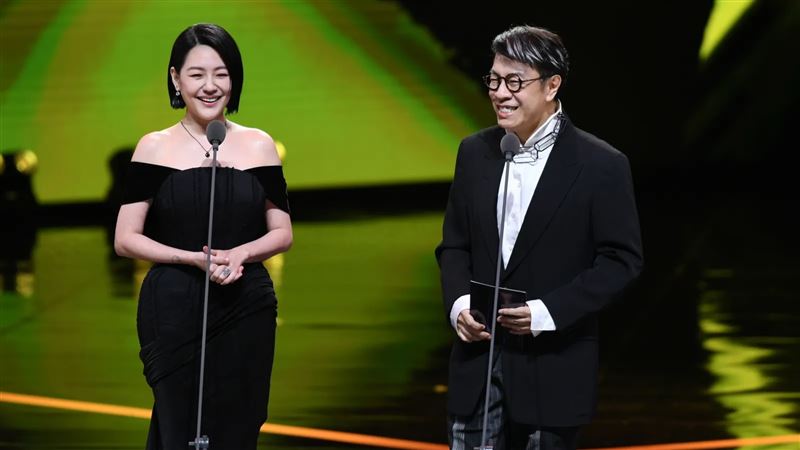 小S頸後刺「媛」有深意！蔡康永深夜告白「我們想念的笑容」感動6萬人