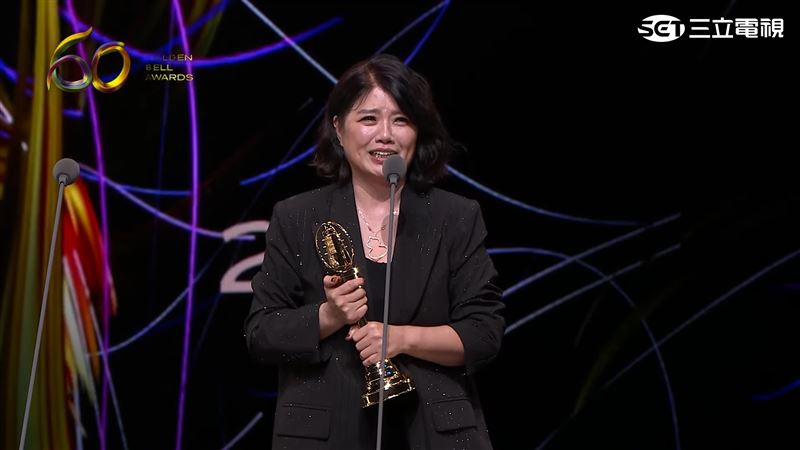 金鐘60／嚴藝文首奪最佳導演獎！《影后》演員群哭崩　淚憶亡父叮囑