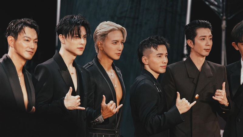 楊奇煜橫掃金鐘斬獲2大獎！高雄設計師ERIKA CHUNG操刀禮服成焦點