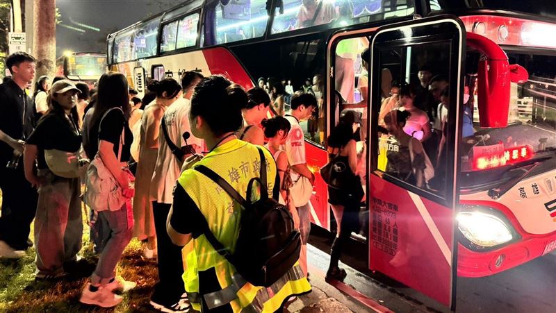 BLACKPINK開唱！散場50輛接駁車分流　高捷世運站疏運32萬人次